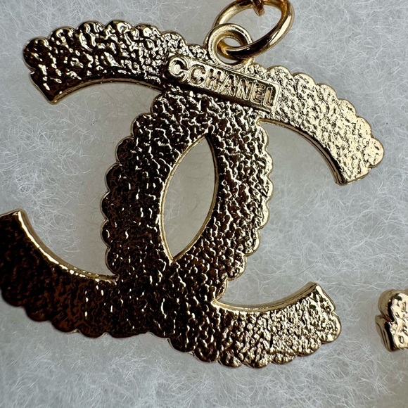 SOLD- CHANEL Gold and White Pearl Earrings - Picture 4 of 4